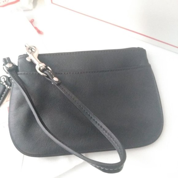 New With Gift Box & Dust Bag Coach Black Small Leather Wristlet F45651 - Picture 4 of 11